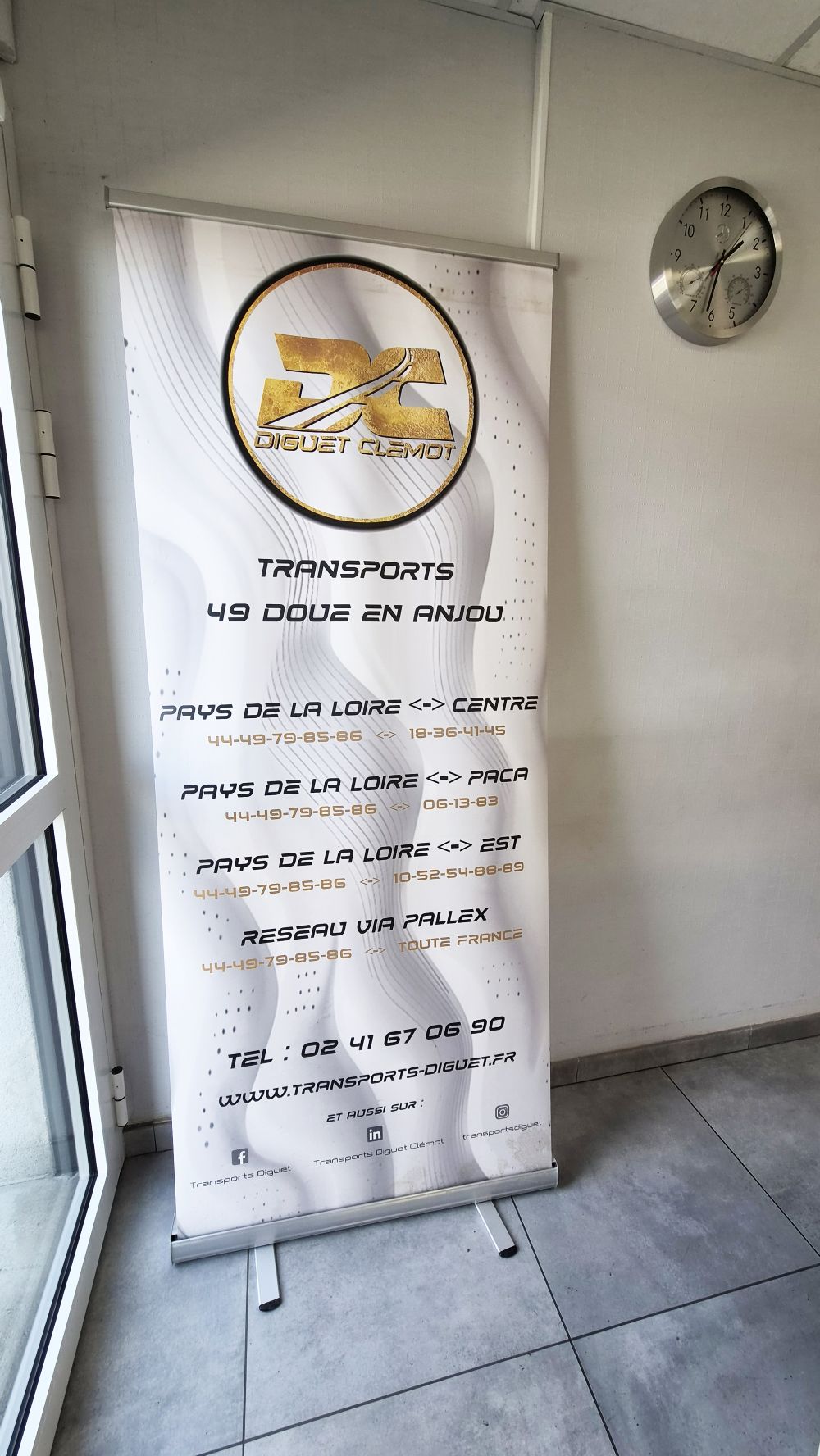 Totem réalisé par Atelier 7 pour une entreprise de Distré